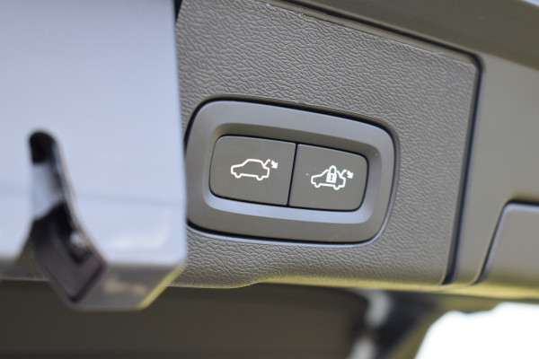 Volvo XC60 T6 Plug-in hybrid AWD Plus Dark | Trekhaak | Harman Kardon | Full LED