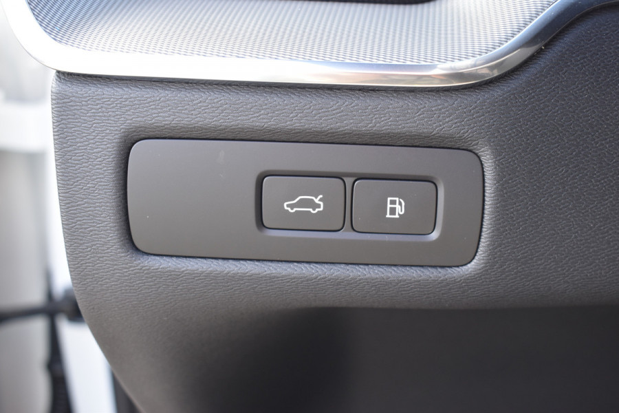 Volvo XC60 T6 Plug-in hybrid AWD Plus Dark | Trekhaak | Harman Kardon | Full LED