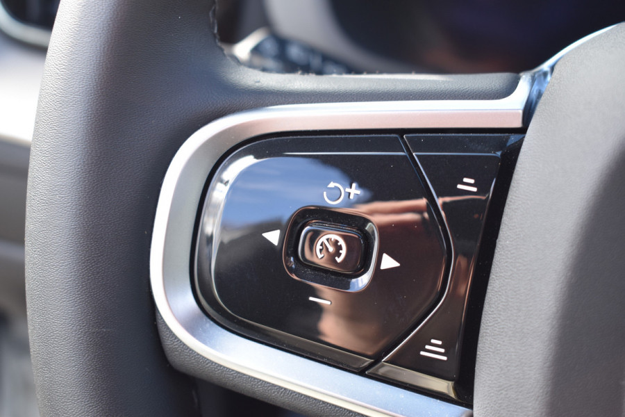 Volvo XC60 T6 Plug-in hybrid AWD Plus Dark | Trekhaak | Harman Kardon | Full LED