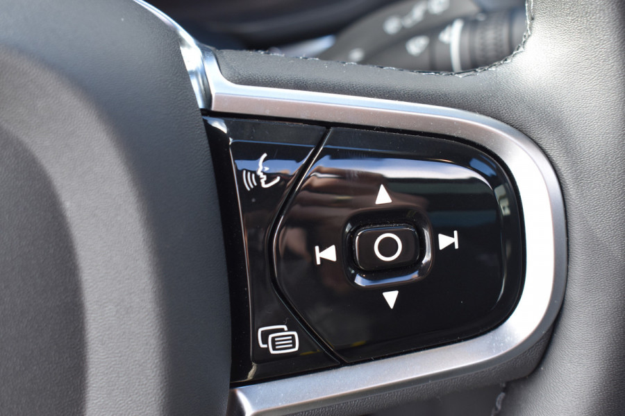 Volvo XC60 T6 Plug-in hybrid AWD Plus Dark | Trekhaak | Harman Kardon | Full LED