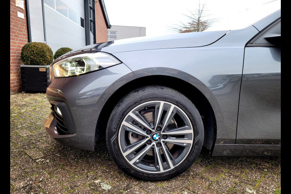 BMW 1-serie 118i Sport-Line, Camera, Digi Cockpit [1e eig. NL BTW]