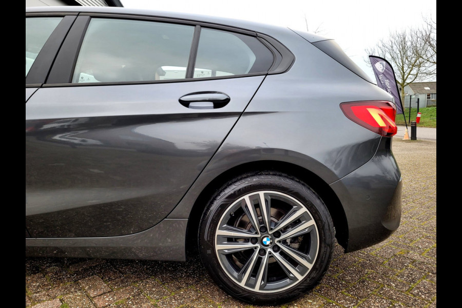 BMW 1-serie 118i Sport-Line, Camera, Digi Cockpit [1e eig. NL BTW]