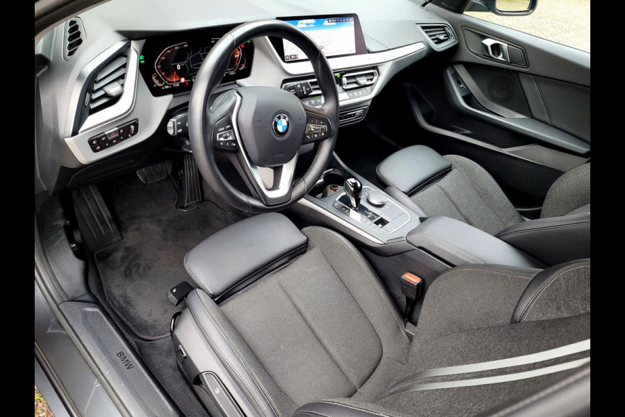 BMW 1-serie 118i Sport-Line, Camera, Digi Cockpit [1e eig. NL BTW]