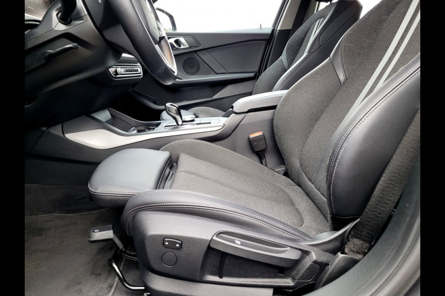 BMW 1-serie 118i Sport-Line, Camera, Digi Cockpit [1e eig. NL BTW]