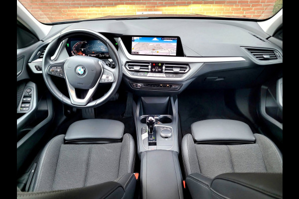 BMW 1-serie 118i Sport-Line, Camera, Digi Cockpit [1e eig. NL BTW]