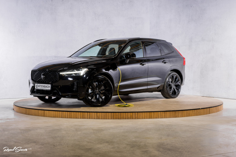 Volvo XC60 2.0 T8 Plug-in hybrid AWD Plus Black Edition Long range | Luchtvering | Harman Kardon | Adaptieve cruise | Panorama dak | Nieuw |