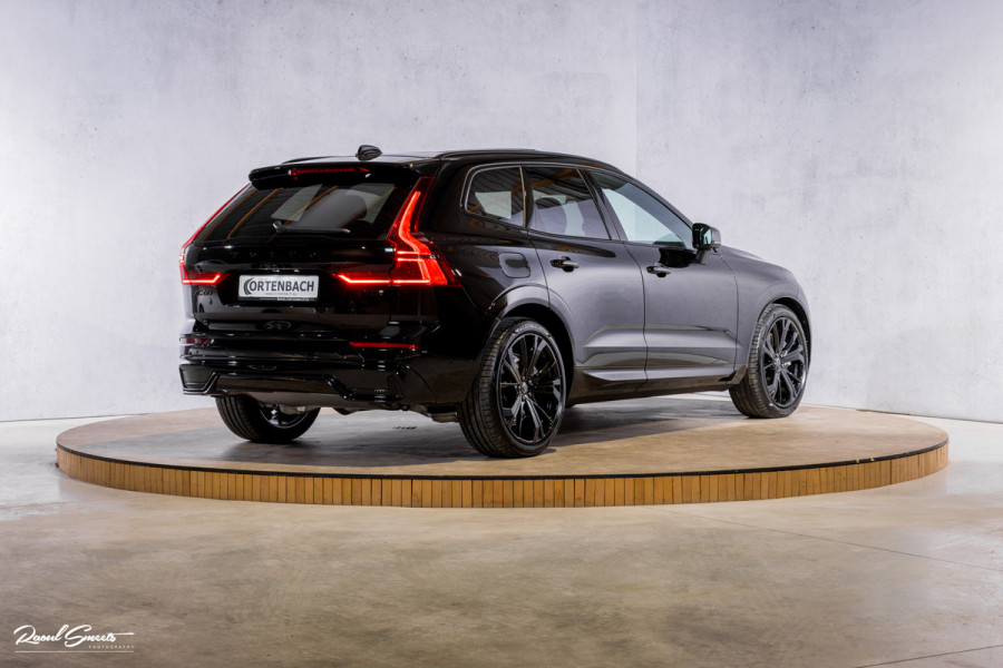 Volvo XC60 2.0 T8 Plug-in hybrid AWD Plus Black Edition Long range | Luchtvering | Harman Kardon | Adaptieve cruise | Panorama dak | Nieuw |