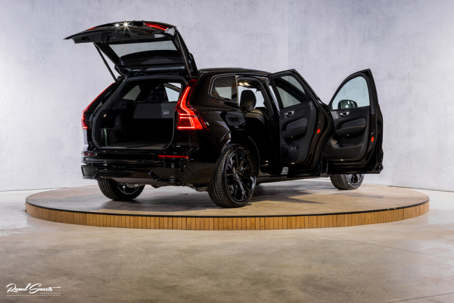 Volvo XC60 2.0 T8 Plug-in hybrid AWD Plus Black Edition Long range | Luchtvering | Harman Kardon | Adaptieve cruise | Panorama dak | Nieuw |