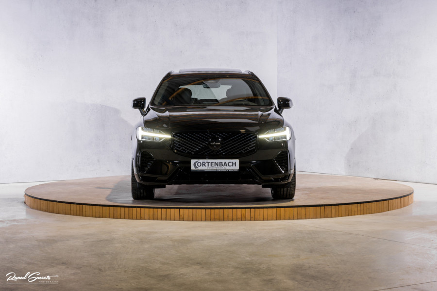 Volvo XC60 2.0 T8 Plug-in hybrid AWD Plus Black Edition Long range | Luchtvering | Harman Kardon | Adaptieve cruise | Panorama dak | Nieuw |