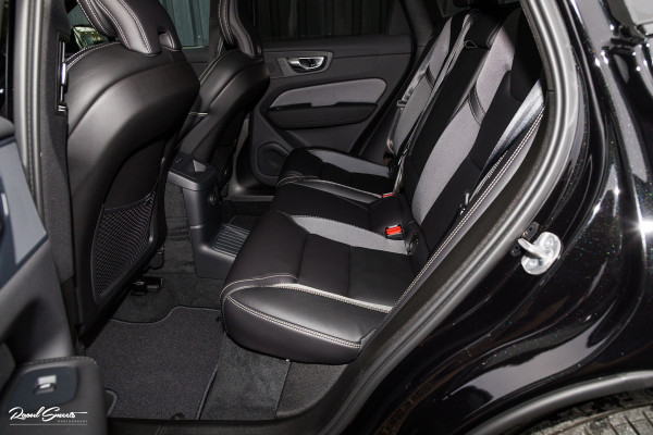 Volvo XC60 2.0 T8 Plug-in hybrid AWD Plus Black Edition Long range | Luchtvering | Harman Kardon | Adaptieve cruise | Panorama dak | Nieuw |