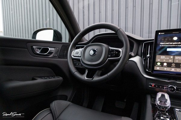Volvo XC60 2.0 T8 Plug-in hybrid AWD Plus Black Edition Long range | Luchtvering | Harman Kardon | Adaptieve cruise | Panorama dak | Nieuw |