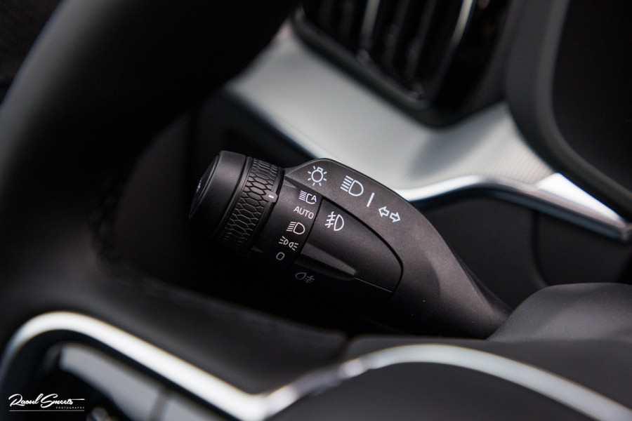 Volvo XC60 2.0 T8 Plug-in hybrid AWD Plus Black Edition Long range | Luchtvering | Harman Kardon | Adaptieve cruise | Panorama dak | Nieuw |