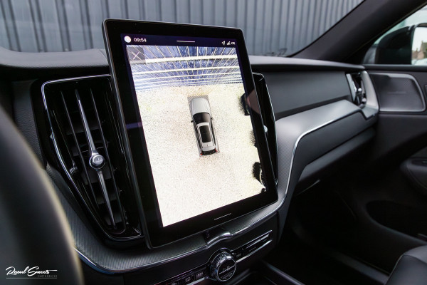 Volvo XC60 2.0 T8 Plug-in hybrid AWD Plus Black Edition Long range | Luchtvering | Harman Kardon | Adaptieve cruise | Panorama dak | Nieuw |