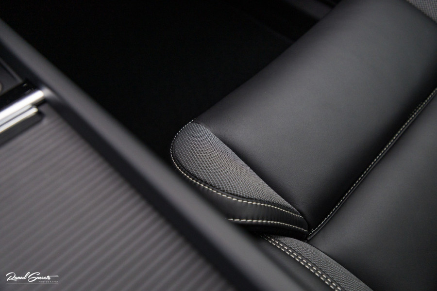 Volvo XC60 2.0 T8 Plug-in hybrid AWD Plus Black Edition Long range | Luchtvering | Harman Kardon | Adaptieve cruise | Panorama dak | Nieuw |