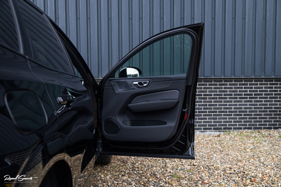 Volvo XC60 2.0 T8 Plug-in hybrid AWD Plus Black Edition Long range | Luchtvering | Harman Kardon | Adaptieve cruise | Panorama dak | Nieuw |