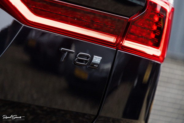 Volvo XC60 2.0 T8 Plug-in hybrid AWD Plus Black Edition Long range | Luchtvering | Harman Kardon | Adaptieve cruise | Panorama dak | Nieuw |