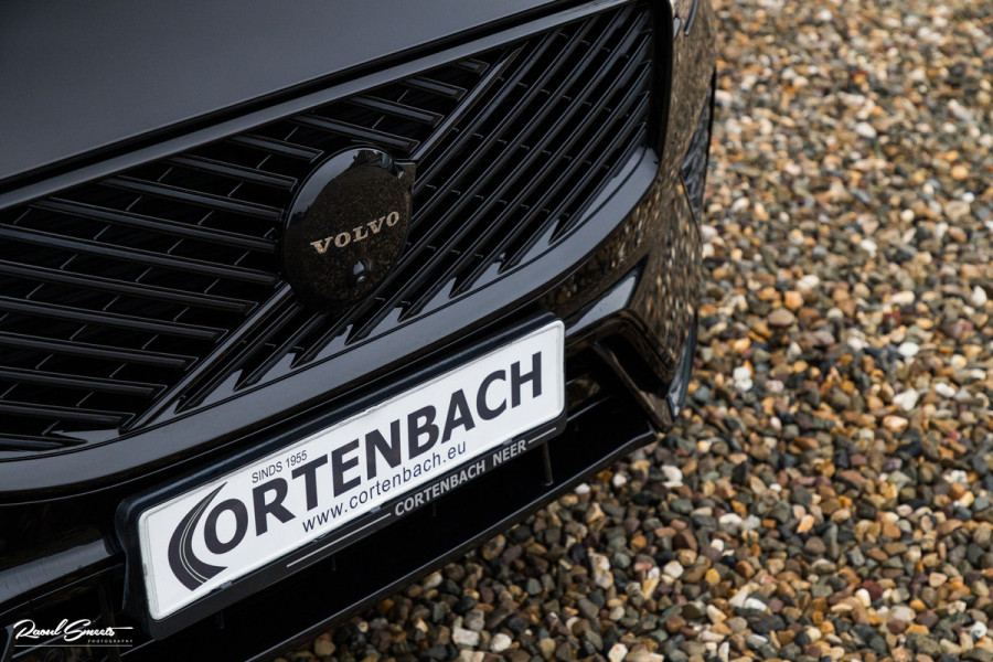 Volvo XC60 2.0 T8 Plug-in hybrid AWD Plus Black Edition Long range | Luchtvering | Harman Kardon | Adaptieve cruise | Panorama dak | Nieuw |