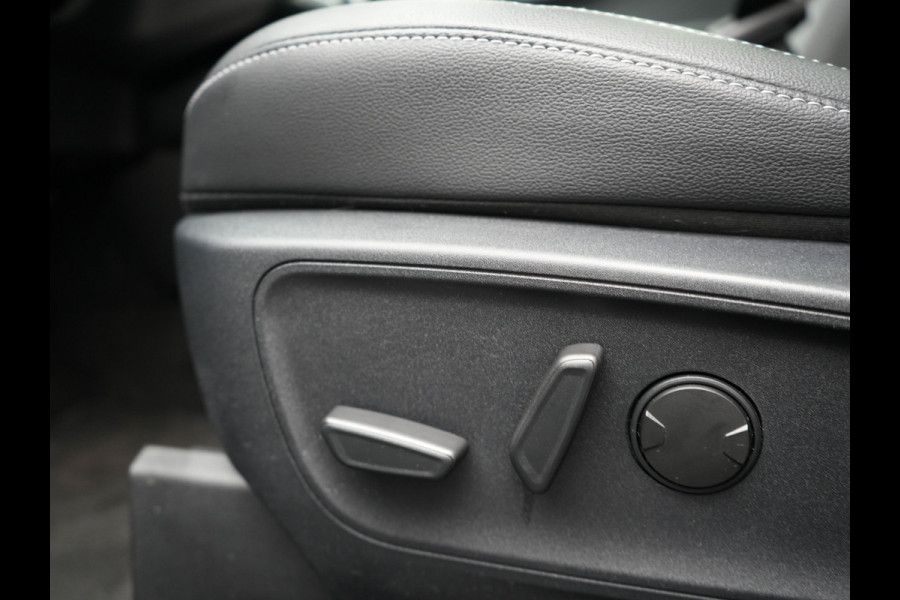 Ford Kuga 2.5 Titanium X Plug In Hybrid 225pk dealer O.H PHEV | Trekhaak af Fabriek | Panodak | Adaptive Cruise | B & O Sound | Head Up |  Keyless | Stuur & Stoelverwarming | 360 Camera |