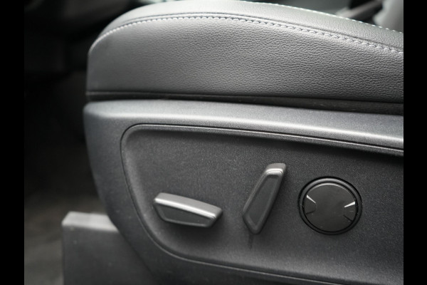 Ford Kuga 2.5 Titanium X Plug In Hybrid 225pk dealer O.H PHEV | Trekhaak af Fabriek | Panodak | Adaptive Cruise | B & O Sound | Head Up |  Keyless | Stuur & Stoelverwarming | 360 Camera |