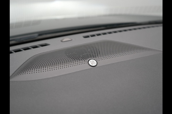 Ford Kuga 2.5 Titanium X Plug In Hybrid 225pk dealer O.H PHEV | Trekhaak af Fabriek | Panodak | Adaptive Cruise | B & O Sound | Head Up |  Keyless | Stuur & Stoelverwarming | 360 Camera |