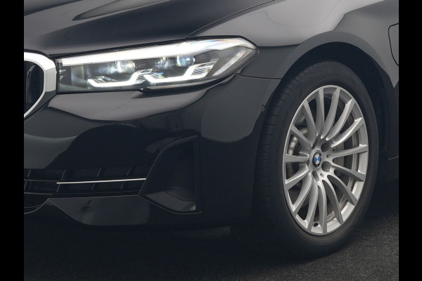 BMW 5 Serie Touring 530e xDrive Business Edition Plus PHEV 293pk Dealer O.H | Trekhaak af Fabriek | Adaptive Cruise | 360 Camera | M Sportstuur | Keyless | BLIS | Plug In Hybrid