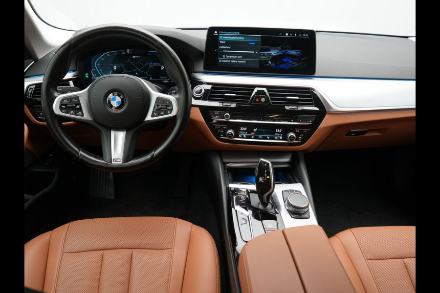 BMW 5 Serie Touring 530e xDrive Business Edition Plus PHEV 293pk Dealer O.H | Trekhaak af Fabriek | Adaptive Cruise | 360 Camera | M Sportstuur | Keyless | BLIS | Plug In Hybrid
