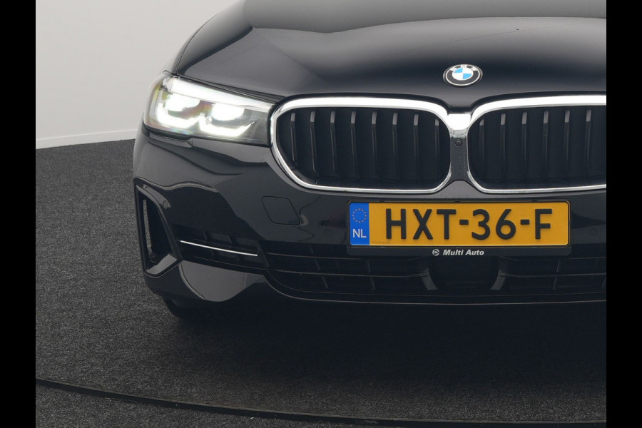 BMW 5 Serie Touring 530e xDrive Business Edition Plus PHEV 293pk Dealer O.H | Trekhaak af Fabriek | Adaptive Cruise | 360 Camera | M Sportstuur | Keyless | BLIS | Plug In Hybrid