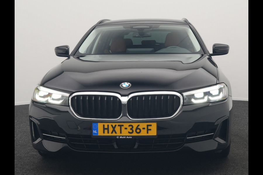 BMW 5 Serie Touring 530e xDrive Business Edition Plus PHEV 293pk Dealer O.H | Trekhaak af Fabriek | Adaptive Cruise | 360 Camera | M Sportstuur | Keyless | BLIS | Plug In Hybrid