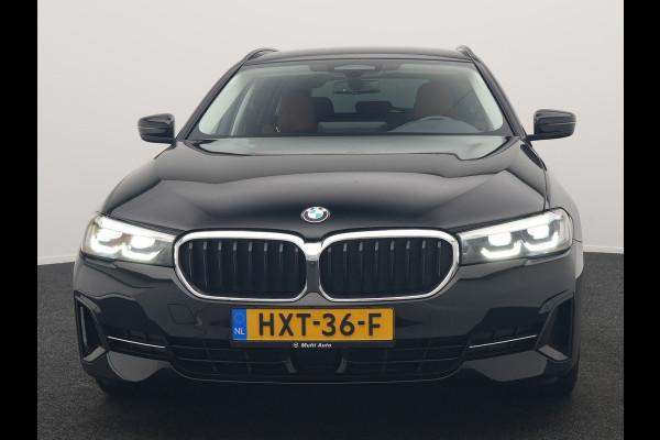 BMW 5 Serie Touring 530e xDrive Business Edition Plus PHEV 293pk Dealer O.H | Trekhaak af Fabriek | Adaptive Cruise | 360 Camera | M Sportstuur | Keyless | BLIS | Plug In Hybrid