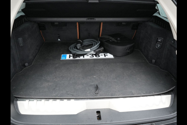 BMW 5 Serie Touring 530e xDrive Business Edition Plus PHEV 293pk Dealer O.H | Trekhaak af Fabriek | Adaptive Cruise | 360 Camera | M Sportstuur | Keyless | BLIS | Plug In Hybrid