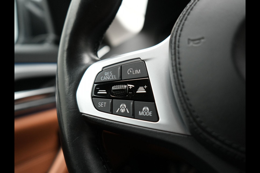 BMW 5 Serie Touring 530e xDrive Business Edition Plus PHEV 293pk Dealer O.H | Trekhaak af Fabriek | Adaptive Cruise | 360 Camera | M Sportstuur | Keyless | BLIS | Plug In Hybrid