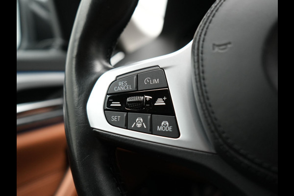 BMW 5 Serie Touring 530e xDrive Business Edition Plus PHEV 293pk Dealer O.H | Trekhaak af Fabriek | Adaptive Cruise | 360 Camera | M Sportstuur | Keyless | BLIS | Plug In Hybrid