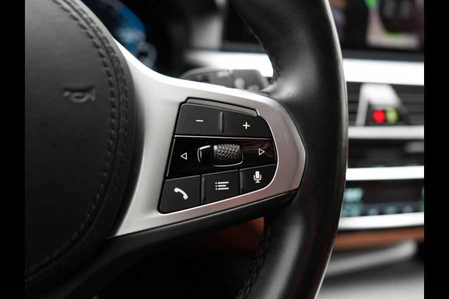 BMW 5 Serie Touring 530e xDrive Business Edition Plus PHEV 293pk Dealer O.H | Trekhaak af Fabriek | Adaptive Cruise | 360 Camera | M Sportstuur | Keyless | BLIS | Plug In Hybrid