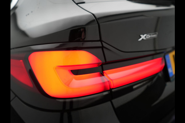 BMW 5 Serie Touring 530e xDrive Business Edition Plus PHEV 293pk Dealer O.H | Trekhaak af Fabriek | Adaptive Cruise | 360 Camera | M Sportstuur | Keyless | BLIS | Plug In Hybrid