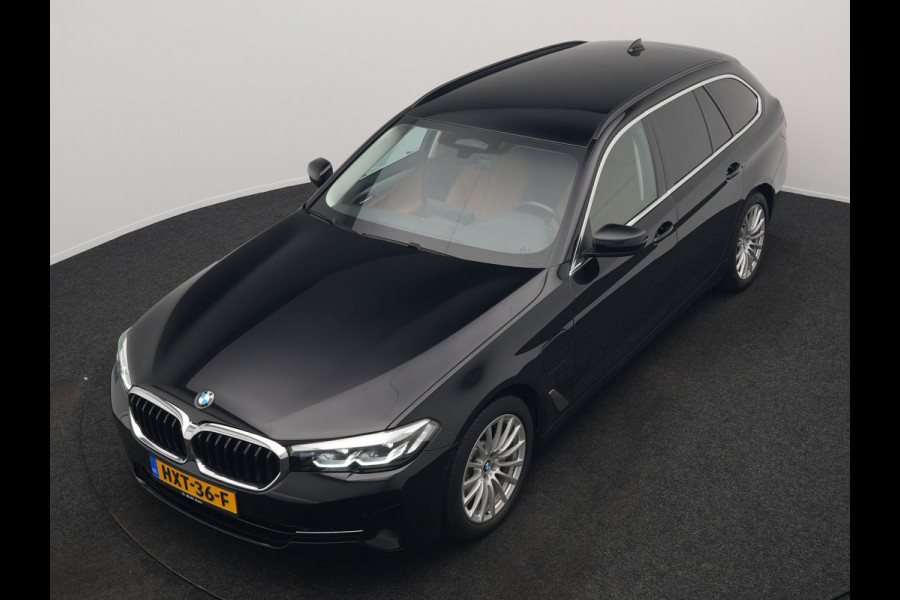 BMW 5 Serie Touring 530e xDrive Business Edition Plus PHEV 293pk Dealer O.H | Trekhaak af Fabriek | Adaptive Cruise | 360 Camera | M Sportstuur | Keyless | BLIS | Plug In Hybrid