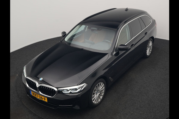 BMW 5 Serie Touring 530e xDrive Business Edition Plus PHEV 293pk Dealer O.H | Trekhaak af Fabriek | Adaptive Cruise | 360 Camera | M Sportstuur | Keyless | BLIS | Plug In Hybrid