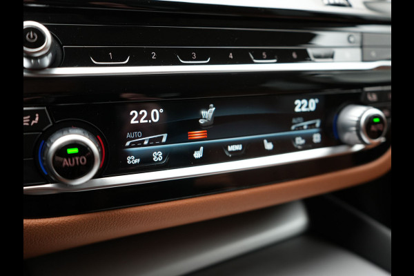 BMW 5 Serie Touring 530e xDrive Business Edition Plus PHEV 293pk Dealer O.H | Trekhaak af Fabriek | Adaptive Cruise | 360 Camera | M Sportstuur | Keyless | BLIS | Plug In Hybrid