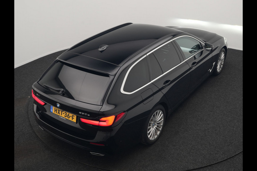 BMW 5 Serie Touring 530e xDrive Business Edition Plus PHEV 293pk Dealer O.H | Trekhaak af Fabriek | Adaptive Cruise | 360 Camera | M Sportstuur | Keyless | BLIS | Plug In Hybrid