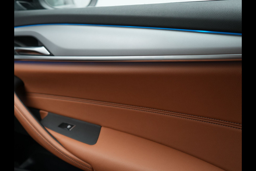 BMW 5 Serie Touring 530e xDrive Business Edition Plus PHEV 293pk Dealer O.H | Trekhaak af Fabriek | Adaptive Cruise | 360 Camera | M Sportstuur | Keyless | BLIS | Plug In Hybrid