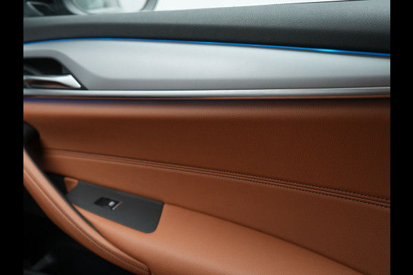 BMW 5 Serie Touring 530e xDrive Business Edition Plus PHEV 293pk Dealer O.H | Trekhaak af Fabriek | Adaptive Cruise | 360 Camera | M Sportstuur | Keyless | BLIS | Plug In Hybrid