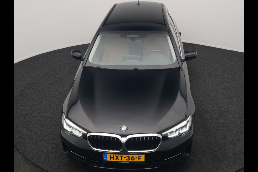 BMW 5 Serie Touring 530e xDrive Business Edition Plus PHEV 293pk Dealer O.H | Trekhaak af Fabriek | Adaptive Cruise | 360 Camera | M Sportstuur | Keyless | BLIS | Plug In Hybrid