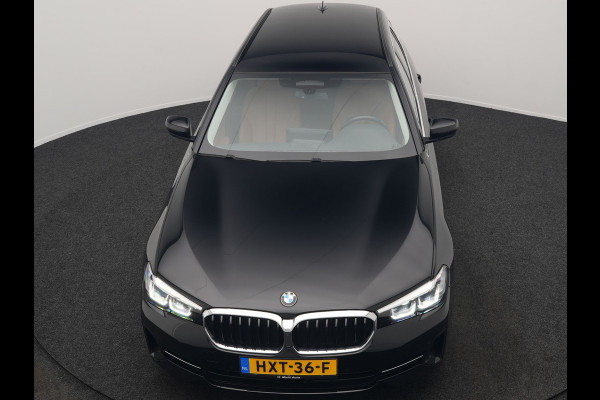 BMW 5 Serie Touring 530e xDrive Business Edition Plus PHEV 293pk Dealer O.H | Trekhaak af Fabriek | Adaptive Cruise | 360 Camera | M Sportstuur | Keyless | BLIS | Plug In Hybrid
