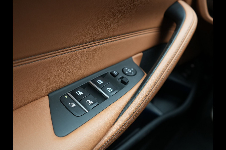 BMW 5 Serie Touring 530e xDrive Business Edition Plus PHEV 293pk Dealer O.H | Trekhaak af Fabriek | Adaptive Cruise | 360 Camera | M Sportstuur | Keyless | BLIS | Plug In Hybrid