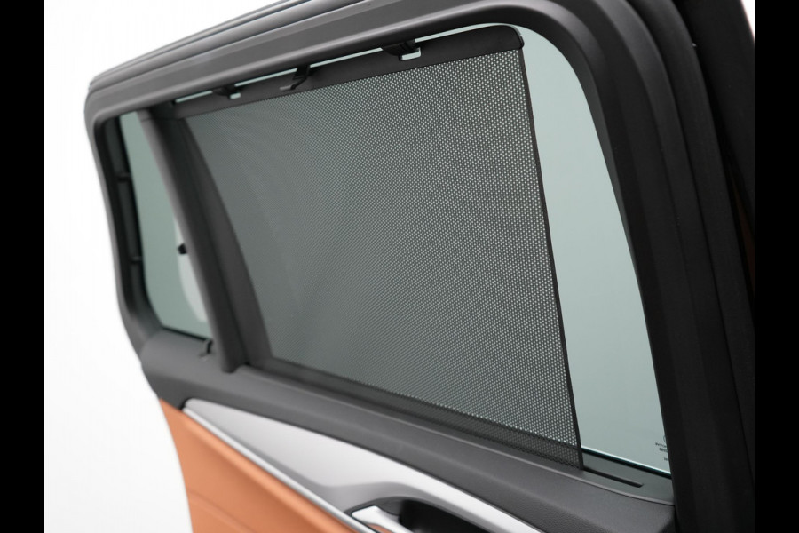 BMW 5 Serie Touring 530e xDrive Business Edition Plus PHEV 293pk Dealer O.H | Trekhaak af Fabriek | Adaptive Cruise | 360 Camera | M Sportstuur | Keyless | BLIS | Plug In Hybrid