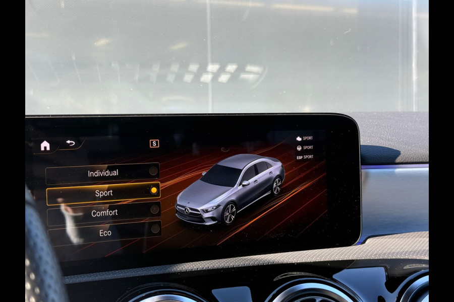 Mercedes-Benz A-Klasse 180 AMG NIGHT Pano|Sfeer||Dealer Onderhouden