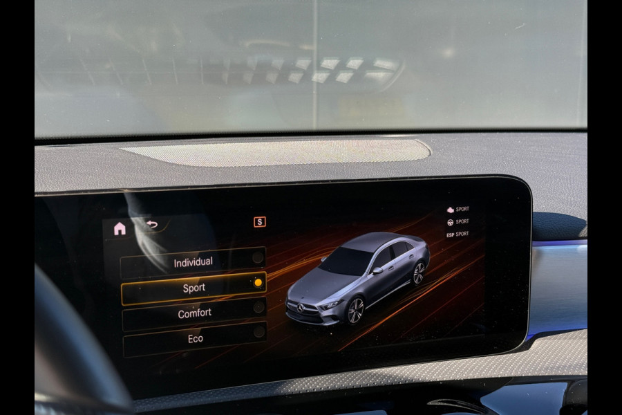 Mercedes-Benz A-Klasse 180 AMG NIGHT Pano|Sfeer||Dealer Onderhouden