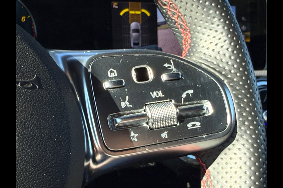 Mercedes-Benz A-Klasse 180 AMG NIGHT Pano|Sfeer||Dealer Onderhouden