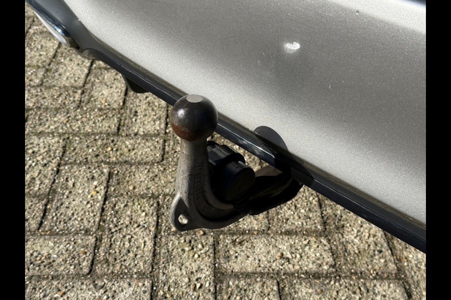 Mercedes-Benz A-Klasse 180 AMG NIGHT Pano|Sfeer||Dealer Onderhouden