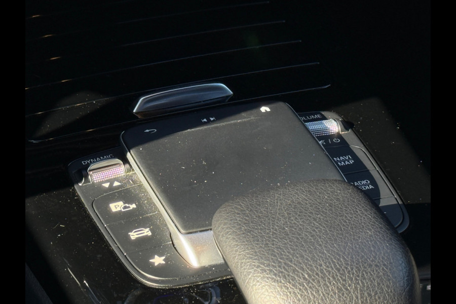 Mercedes-Benz A-Klasse 180 AMG NIGHT Pano|Sfeer||Dealer Onderhouden