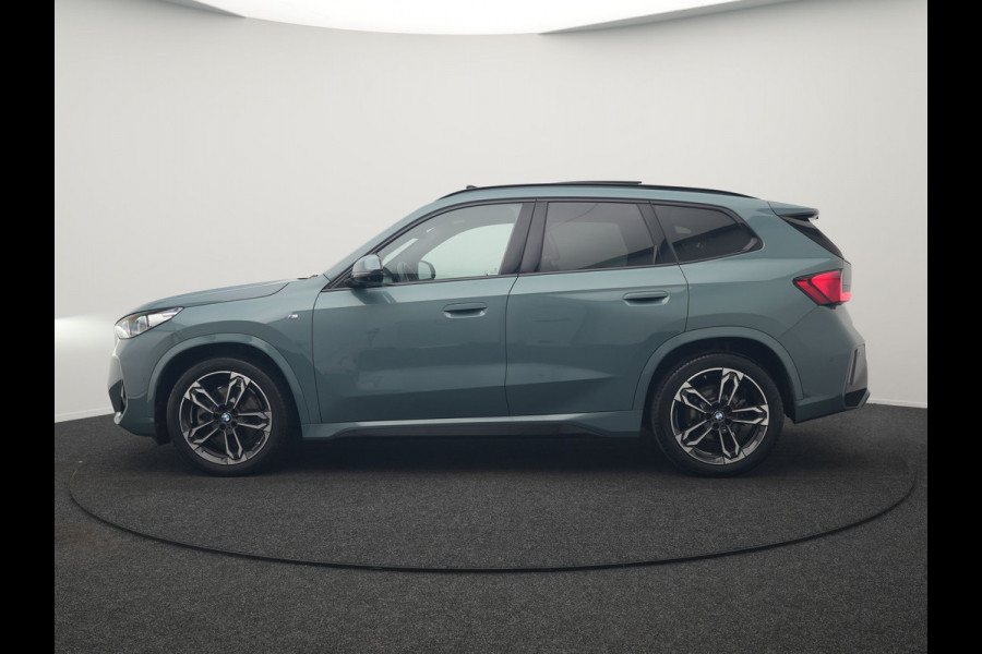 BMW X1 xDrive23i M Sport 204pk Dealer O.H | Panodak | Adaptive Cruise | Lederen Sportstoelen Massage & Memory | Head Up | 360 Camera | Harman Kardon | Widescreen Navi | Parkassist | Keyless | 19"L.M | Apple Carplay |